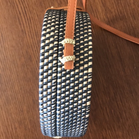 Women Round Rattan Purse - Picture 6 of 7